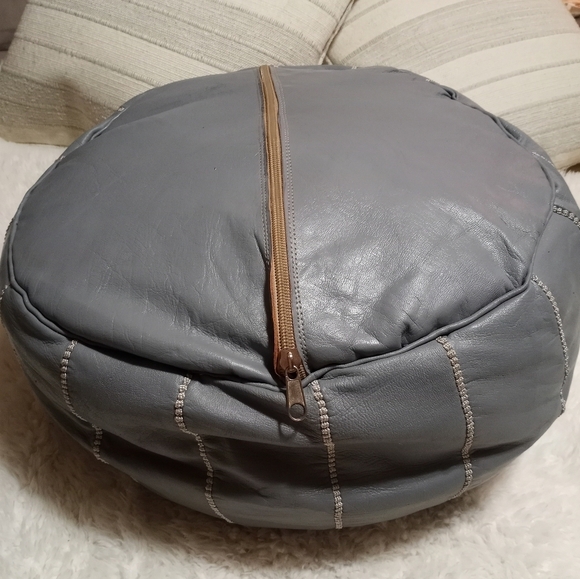 Morrocan Bohemian Coastal Grey Leather Pouf with Classic Taupe Cream Stitching - Picture 4 of 4